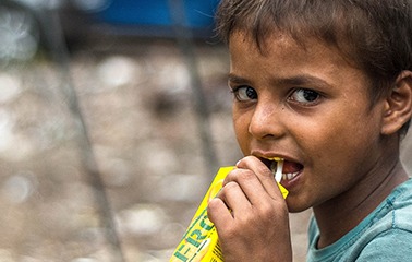 অসহায়দের মাঝে খাদ্য বিতরণ